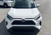 Toyota RAV4 2022 xle white