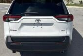 Toyota RAV4 2022 xle white